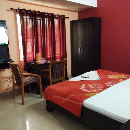 A.R.Residency Hotel Kunnamangalam Exterior photo