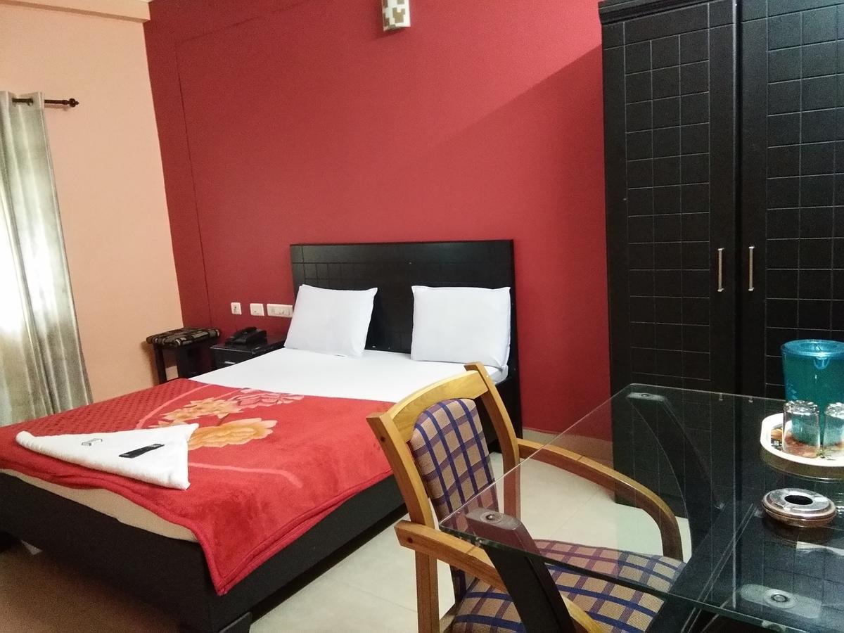 A.R.Residency Hotel Kunnamangalam Exterior photo