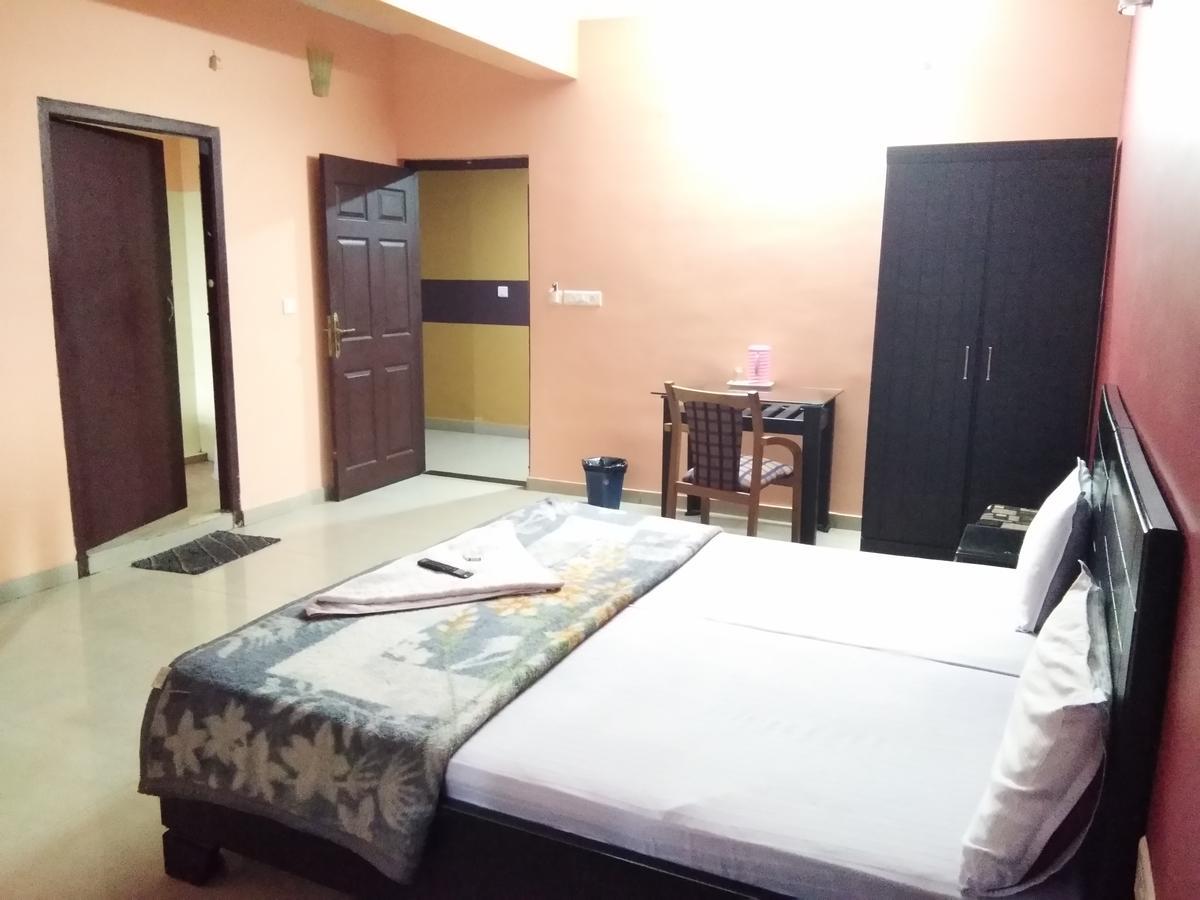 A.R.Residency Hotel Kunnamangalam Exterior photo