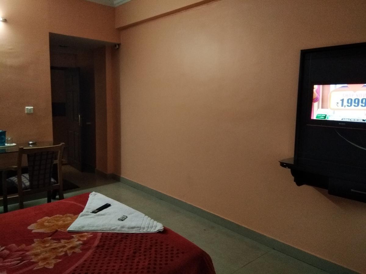 A.R.Residency Hotel Kunnamangalam Exterior photo