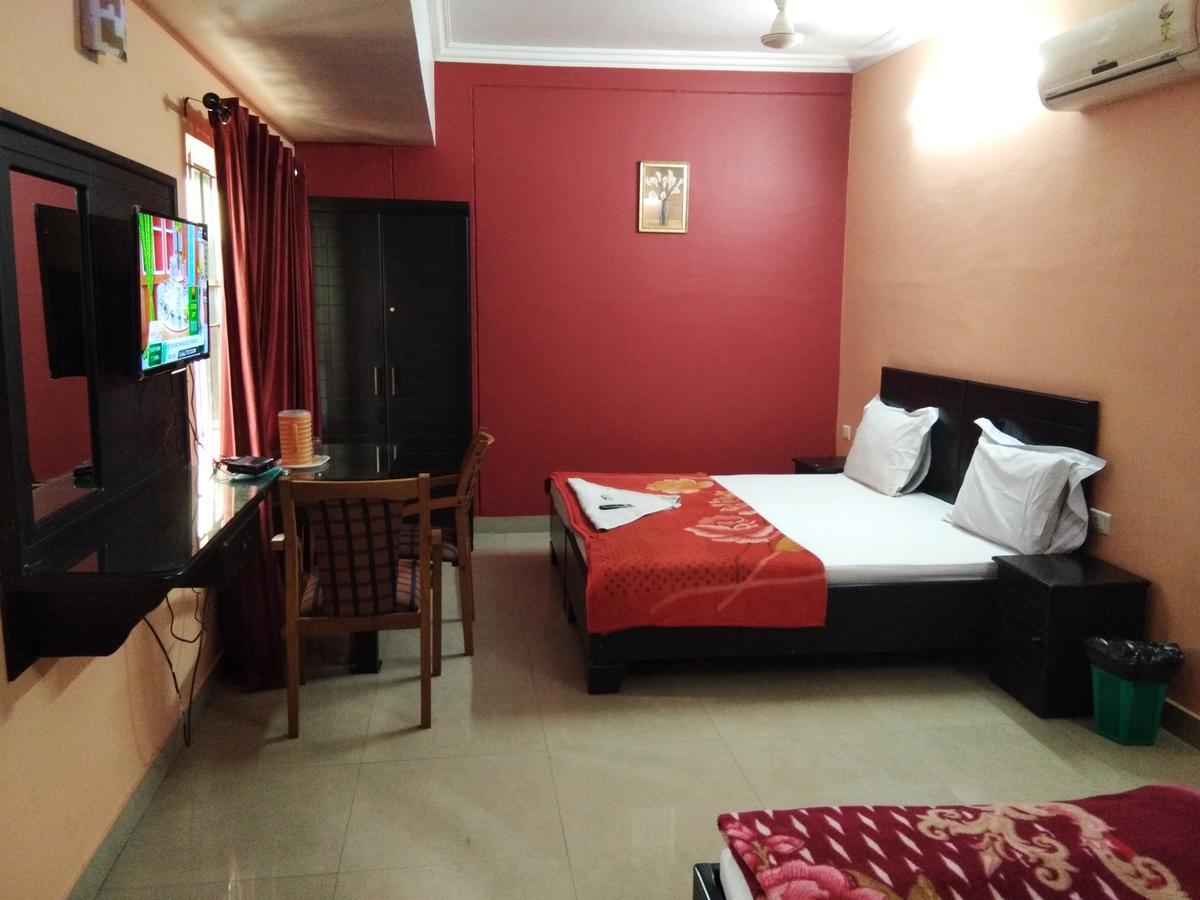 A.R.Residency Hotel Kunnamangalam Exterior photo