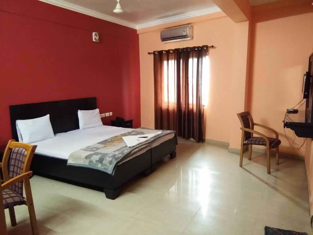 A.R.Residency Hotel Kunnamangalam Exterior photo